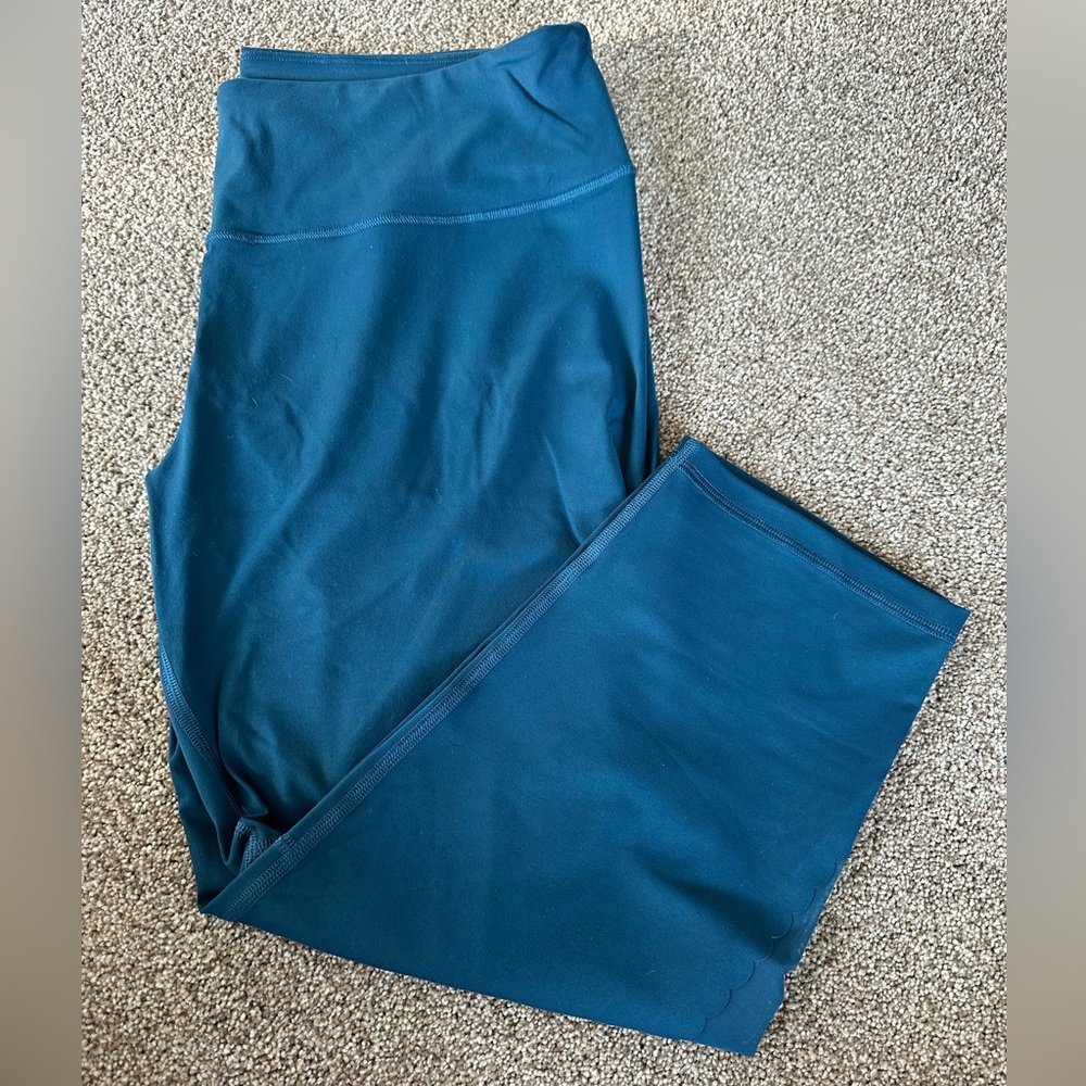 Victorias Secret Knockout Tight Capri